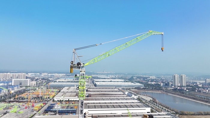 Zoomlion Unveils the World's Tallest and Largest Wind Power Tower Crane and Comprehensive Wind Farm Lifting Solution
