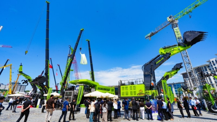 Center of Attention! Zoomlion's High-end Equipment Stuns at KOMATEK Turkey